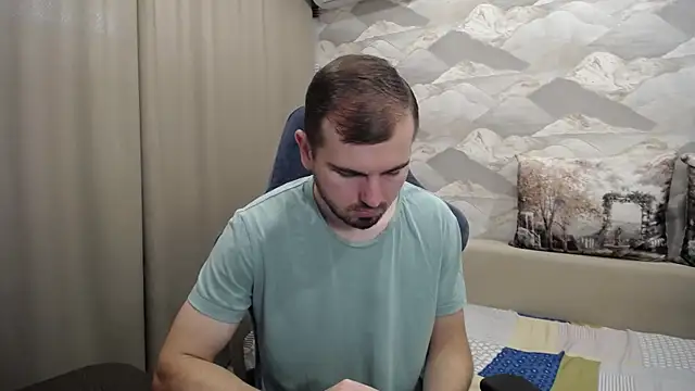 Snapshot of SerzhKorol1 chatting on October 6, 7:50 am SerzhKorol1 online show from October 6, 7:50 am