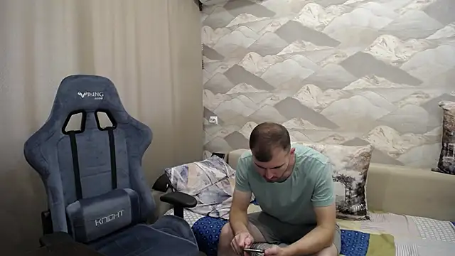 Snapshot of SerzhKorol1 chatting on October 8, 10:02 am SerzhKorol1 online show from October 8, 10:02 am