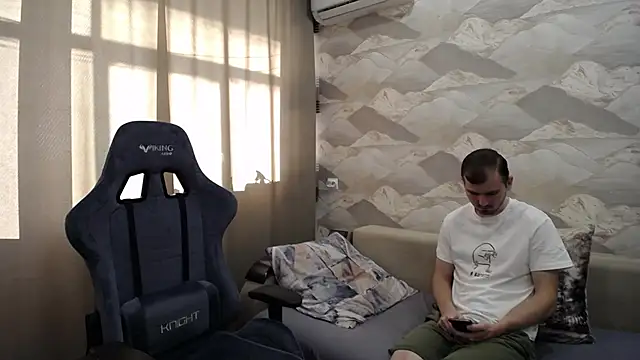 Snapshot of SerzhKorol1 chatting on November 9, 6:01 am SerzhKorol1 online show from November 9, 6:01 am