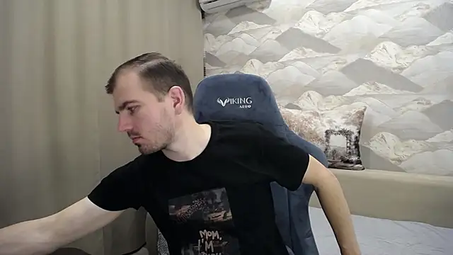 Snapshot of SerzhKorol1 chatting on November 15, 4:32 am SerzhKorol1 online show from November 15, 4:32 am