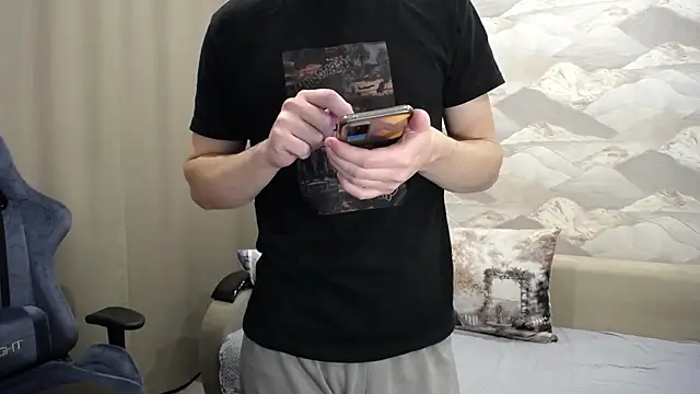 Snapshot of SerzhKorol1 chatting on November 16, 4:40 am SerzhKorol1 online show from November 16, 4:40 am