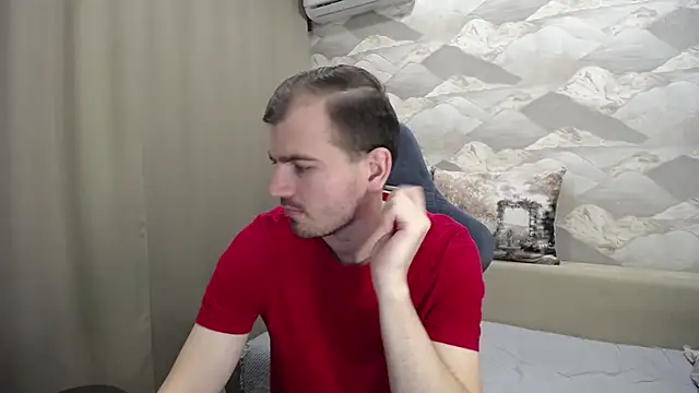 Snapshot of SerzhKorol1 chatting on November 24, 4:45 am SerzhKorol1 online show from November 24, 4:45 am