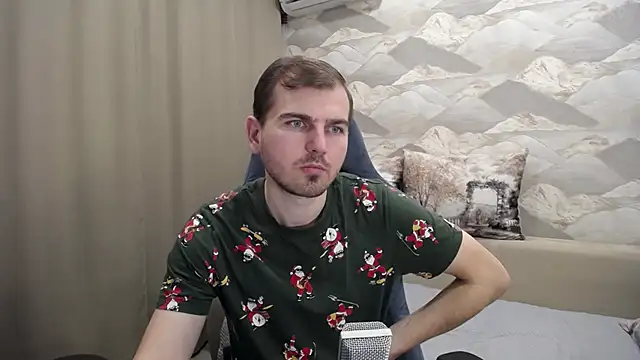 Snapshot of SerzhKorol1 chatting on December 1, 7:57 am SerzhKorol1 online show from December 1, 7:57 am