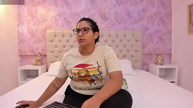 DanielleEvans  online show from February 20, 11:09 am