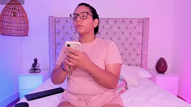 DanielleEvans  online show from March 6, 11:25 am