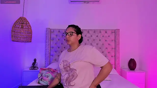 DanielleEvans  online show from March 18, 11:19 am