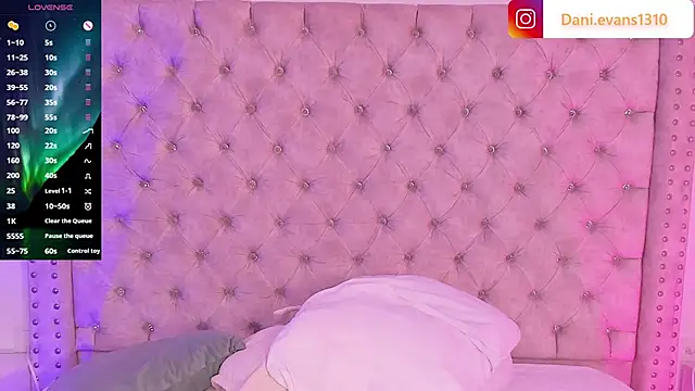 DanielleEvans  online show from March 21, 5:34 pm