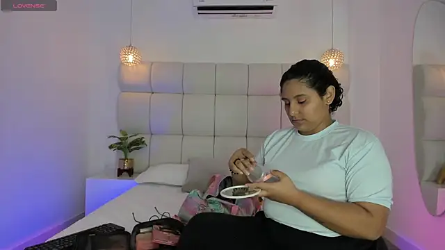 DanielleEvans  online show from October 9, 11:19 am