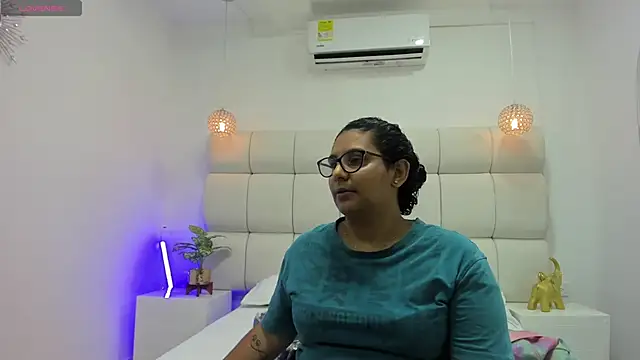 DanielleEvans  online show from November 28, 11:24 am