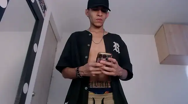 Snapshot of Samuel_Suarez chatting on December 5, 5:06 pm Samuel Suarez online show from December 5, 5:06 pm