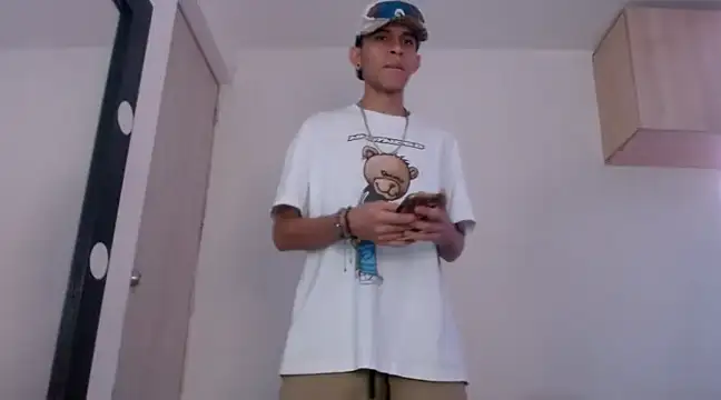 Snapshot of Samuel_Suarez chatting on December 7, 9:00 pm Samuel Suarez online show from December 7, 9:00 pm