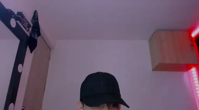 Snapshot of Samuel_Suarez chatting on January 18, 10:39 pm Samuel Suarez online show from January 18, 10:39 pm