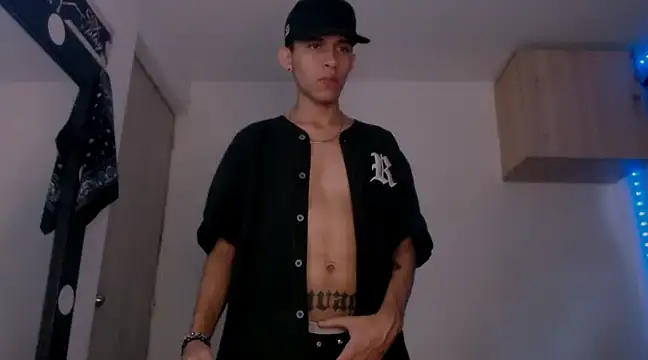 Snapshot of Samuel_Suarez chatting on January 25, 10:50 pm Samuel Suarez online show from January 25, 10:50 pm