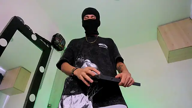 Snapshot of Samuel_Suarez chatting on September 17, 9:05 pm Samuel Suarez online show from September 17, 9:05 pm