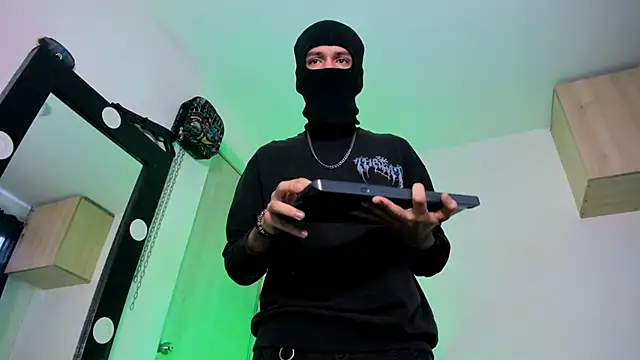 Snapshot of Samuel_Suarez chatting on September 21, 8:54 pm Samuel Suarez online show from September 21, 8:54 pm