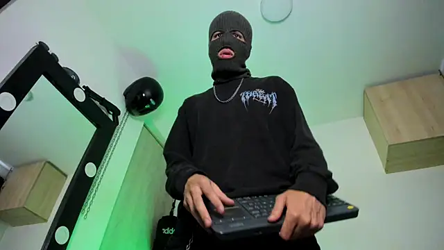 Snapshot of Samuel_Suarez chatting on September 29, 12:43 pm Samuel Suarez online show from September 29, 12:43 pm