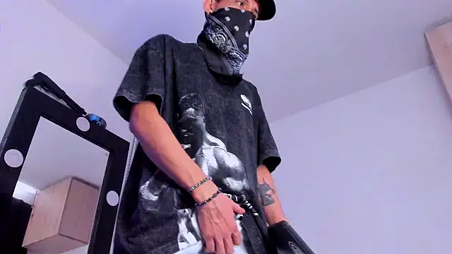 Snapshot of Samuel_Suarez chatting on October 26, 12:33 pm Samuel Suarez online show from October 26, 12:33 pm