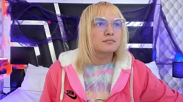 Snapshot of katya_kozlov chatting on November 7, 1:27 am katya kozlov online show from November 7, 1:27 am