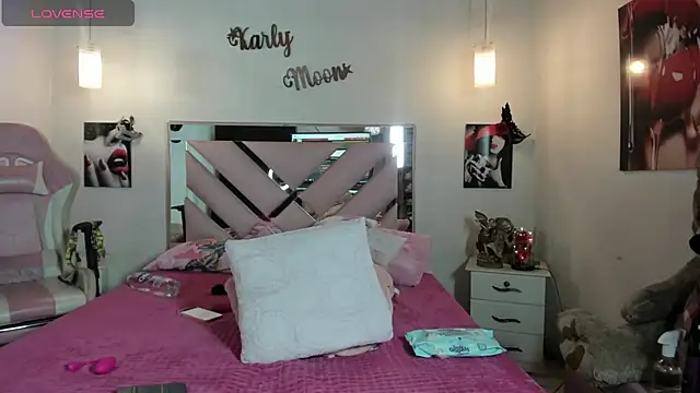 Karly moon online show from December 3, 7:43 am