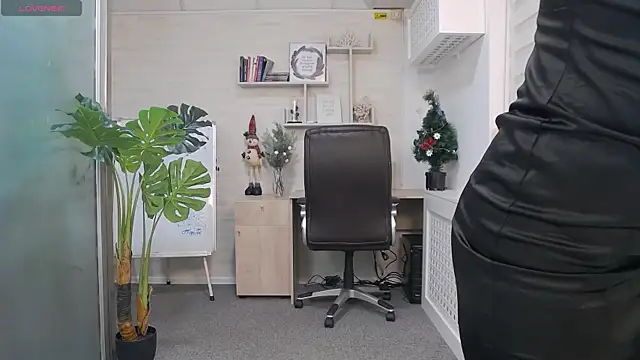 EllaMilf  online show from December 27, 4:10 pm