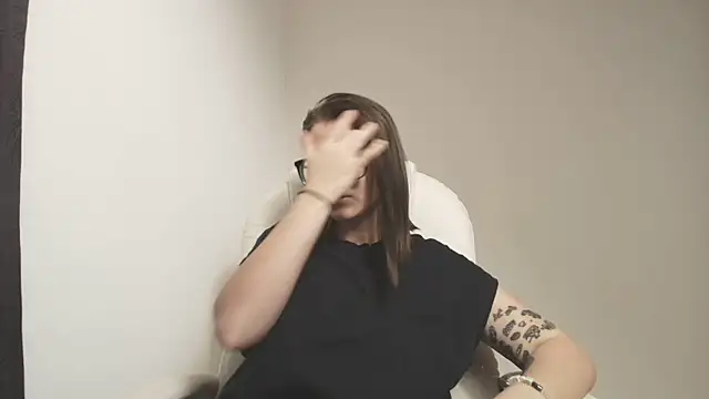 Snapshot of Arya_starrk chatting on February 12, 2:43 pm Arya starrk online show from February 12, 2:43 pm