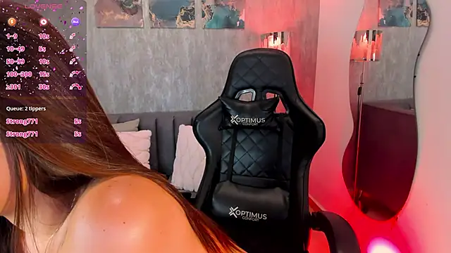 Snapshot of MelanieHudson_ chatting on December 15, 3:45 am MelanieHudson online show from December 15, 3:45 am