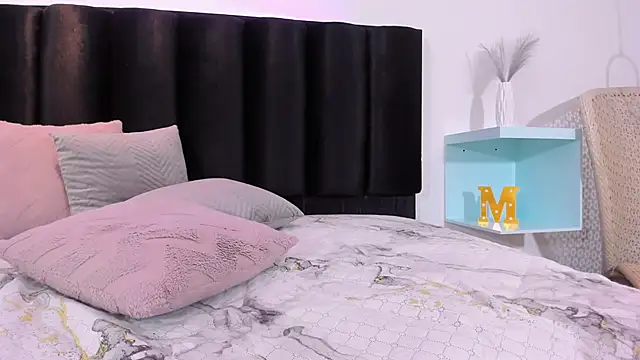 MauraGray online show from January 15, 11:30 pm