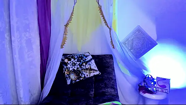 Snapshot of sophiaamethystt chatting on March 16, 2:53 am sophiaamethystt online show from March 16, 2:53 am