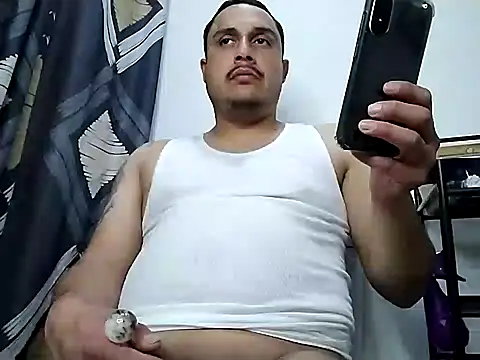 Snapshot of thickcocklatino chatting on January 25, 11:11 pm thickcocklatino online show from January 25, 11:11 pm