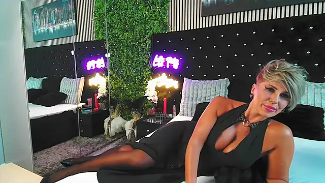 Snapshot of InannaStar chatting on September 28, 10:42 am InannaStar online show from September 28, 10:42 am