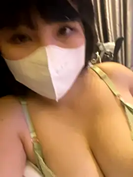 Snapshot of Onee-Chew chatting on December 14, 11:37 am Onee-Chew online show from December 14, 11:37 am