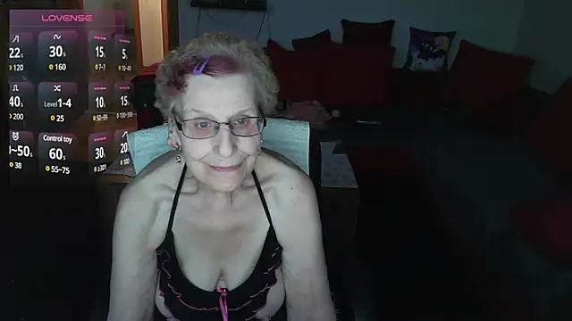 HeisseomaOriginal online show from January 19, 8:07 am