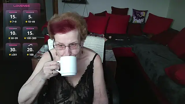 HeisseomaOriginal online show from February 4, 8:35 am