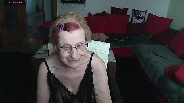 HeisseomaOriginal online show from February 19, 8:22 am