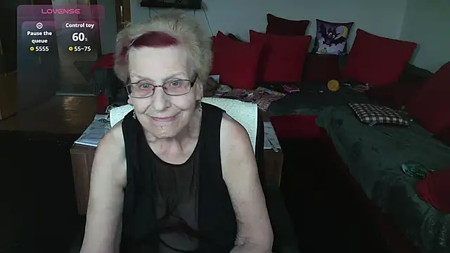 HeisseomaOriginal online show from October 16, 7:09 am