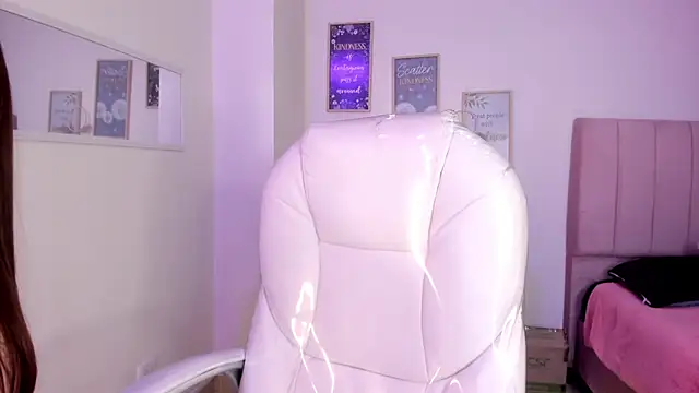 bluee hazell online show from March 17, 12:25 pm