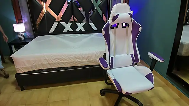 Linda4Petite online show from February 3, 5:56 pm