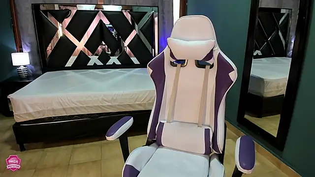 Linda4Petite online show from March 21, 6:18 pm