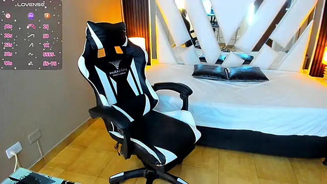 Linda4Petite online show from October 4, 6:06 pm