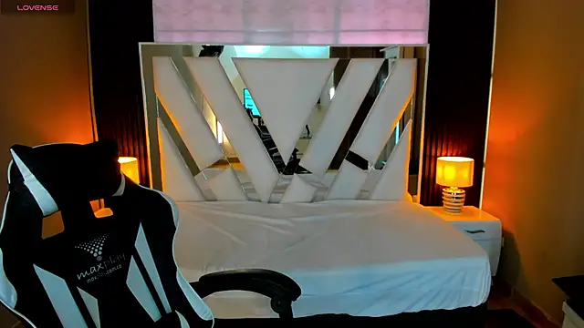 Linda4Petite online show from October 5, 1:31 pm