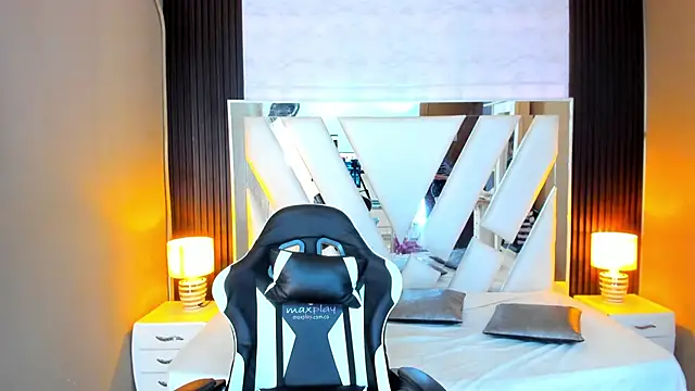 Linda4Petite online show from October 28, 6:10 pm