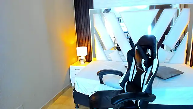 Linda4Petite online show from November 10, 6:07 pm