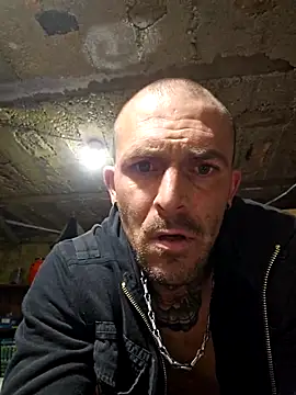 Snapshot of Afti2828 chatting on December 20, 7:21 pm Afti2828 online show from December 20, 7:21 pm