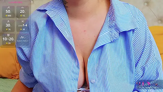 KarinaNoir online show from October 27, 5:11 am