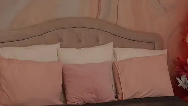 OliviaSirena online show from December 14, 11:23 pm