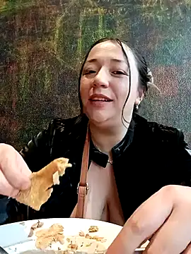 Snapshot of isabella_rossse chatting on March 6, 8:37 pm isabella rossse online show from March 6, 8:37 pm