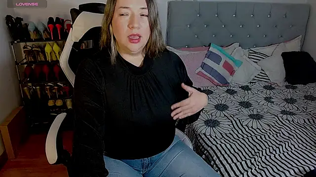 Snapshot of isabella_rossse chatting on November 5, 12:49 pm isabella rossse online show from November 5, 12:49 pm