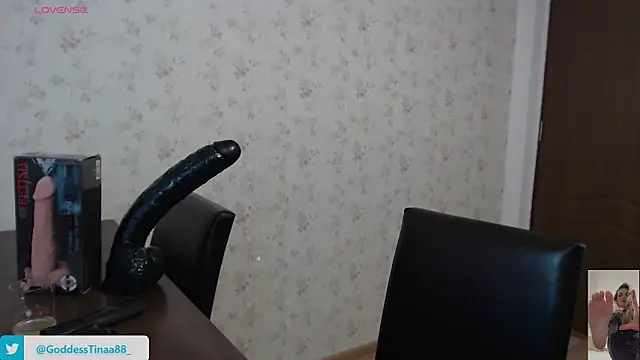 Snapshot of Goddess_Tina chatting on October 22, 4:40 pm Goddess Tina online show from October 22, 4:40 pm