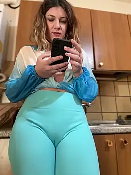 DaisyVibesss online show from December 17, 9:07 am