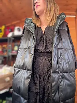 DaisyVibesss online show from December 31, 10:48 am